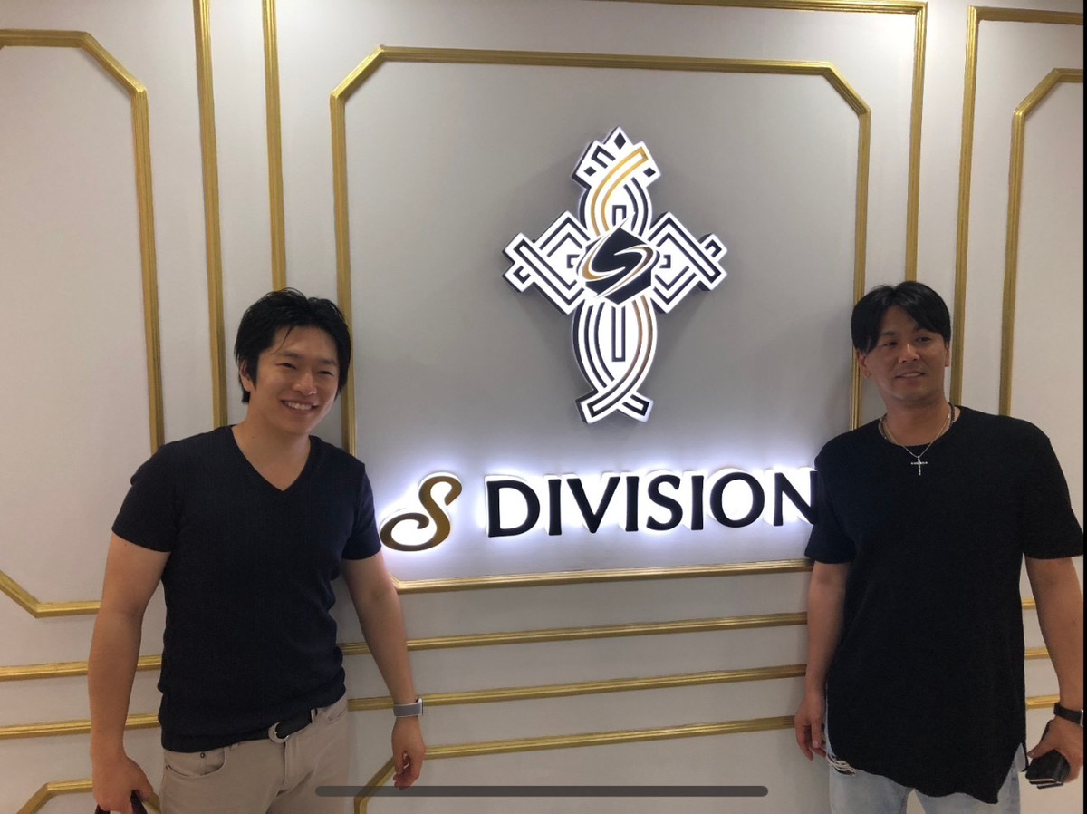日本円・外貨の紙幣束のイメージ